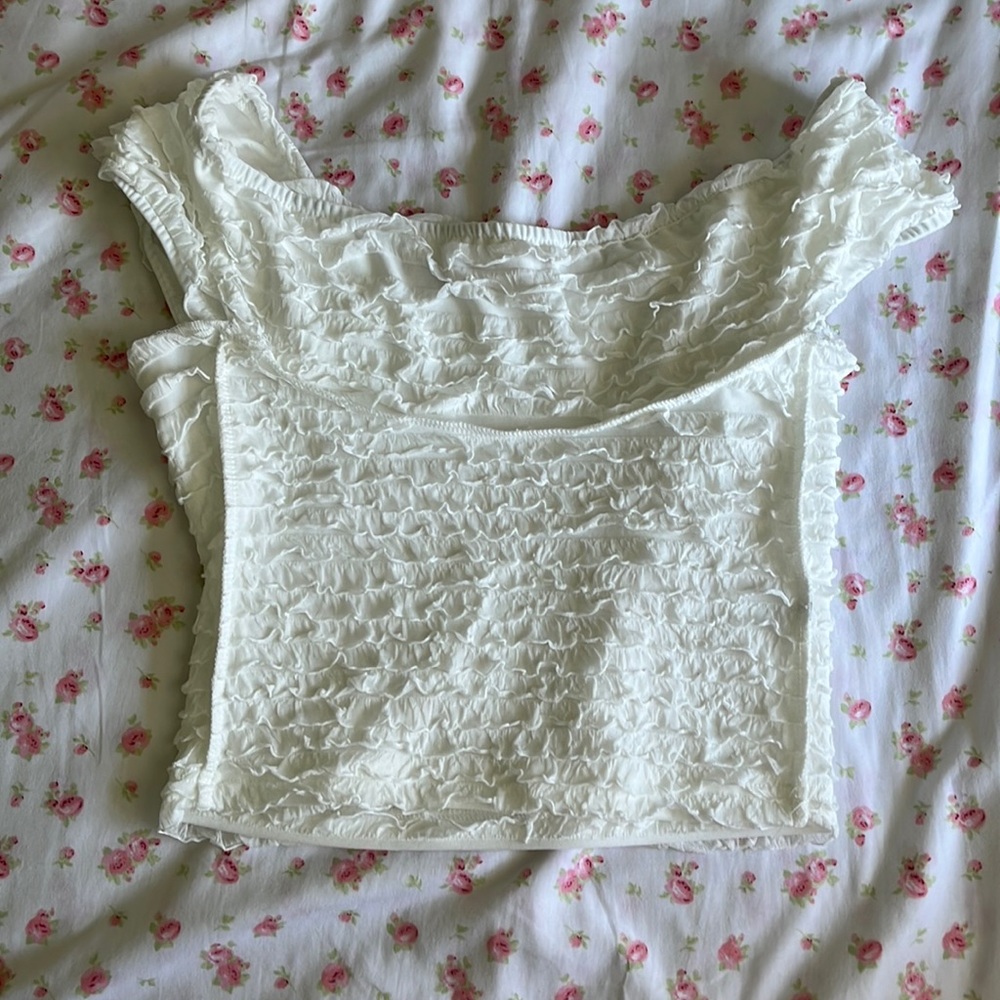 Cute frilled top coquette